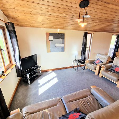 Kelty Lomond 4 With Private Hot Tub - Fife - Loch Leven - Lomond Hillsヴィラ エクステリア 写真
